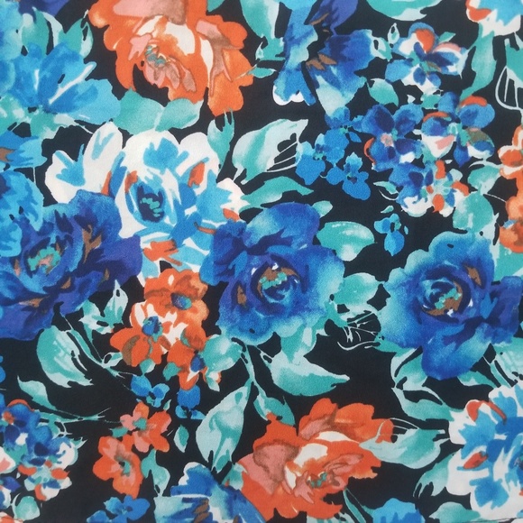 🌹 Ambiance Apparel (M) Floral Flare Crop Top - Picture 4 of 5